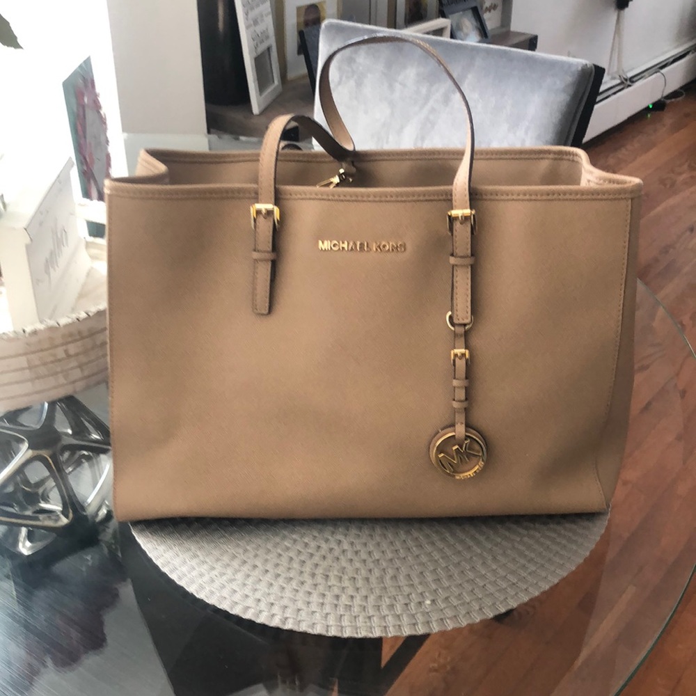 very good condition I only used it maybe 4times a little scratch